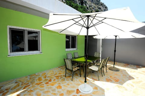 Holiday house with pool Urlaubsunterkunft in Split-Dalmatia County