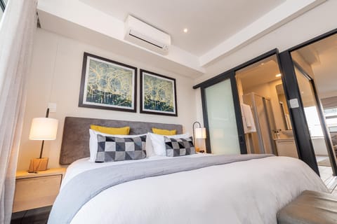 Incredible one bedroom, Wifi, Pool Apartment in Pretoria