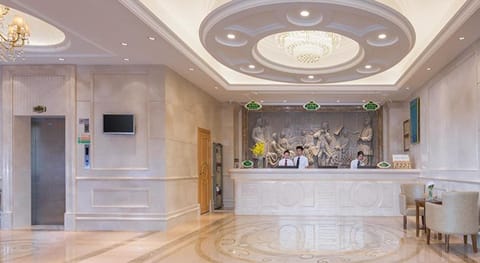 Vienna Hotel Shenzhen Gongming Square Metro Station Vacation rental in Shenzhen