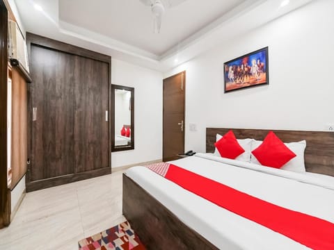 OYO White Rose Wallon Hotel Near Qutab Minar Metro Station Hotel in New Delhi