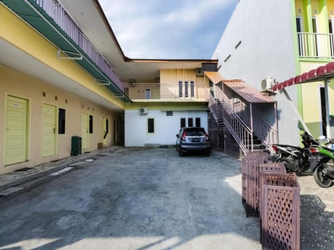 OYO 3907 Mine Residence Vacation rental in Padang