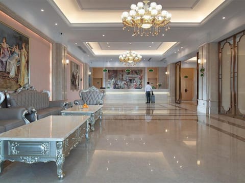 Vienna Classic Hotel Zhangzhou Longchi Center Vacation rental in Xiamen