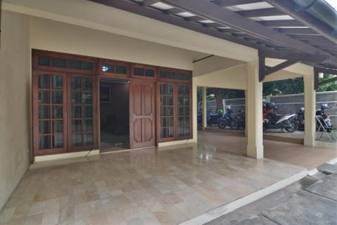 555 Nangka Guest House Vacation rental in South Jakarta City