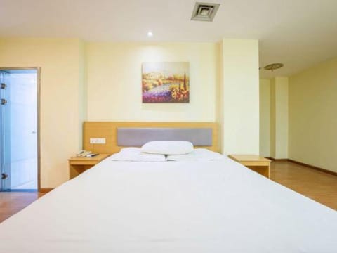 Jun Hotel Jiangsu Suzhou Kunshan Huaqiao Town Zhaofeng Road Metro Station Vacation rental in Shanghai