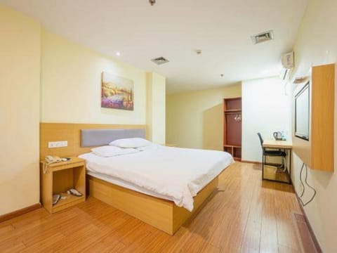 Jun Hotel Jiangsu Suzhou Kunshan Huaqiao Town Zhaofeng Road Metro Station Vacation rental in Shanghai