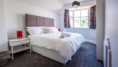 Newlyn House - Sleeps 11 Vacation rental in Chester