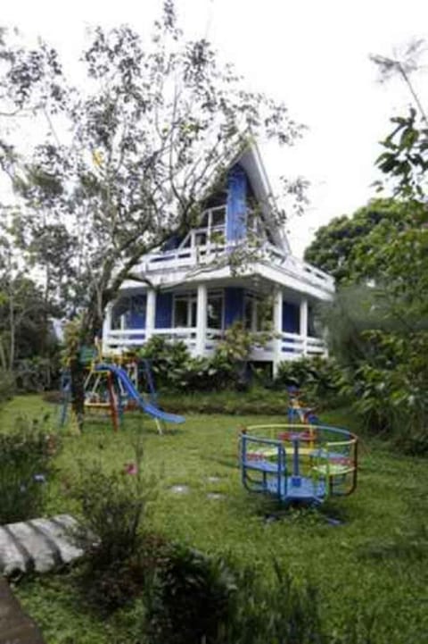 Villa Sari Asih  Vacation rental in Cisarua
