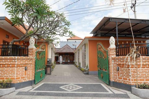 RedDoorz near Buleleng Harbour 2 Vacation rental in Buleleng