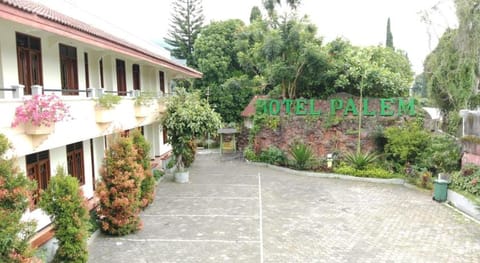 Hotel Grand Palm Vacation rental in Batu