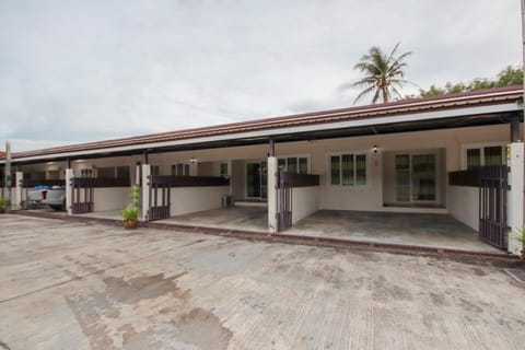 OYO 75331 Hareeya Hotel Vacation rental in Khok Kloi