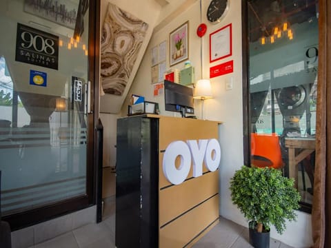 OYO 707 908 Salinas Suites Vacation rental in Cebu City