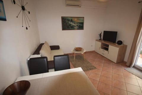 Cosy apartment 5min to beach Mirela Borik Vacation rental in Zadar