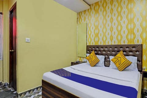 SPOT ON Gayatri Lodge Near Snow World Vacation rental in Secunderabad