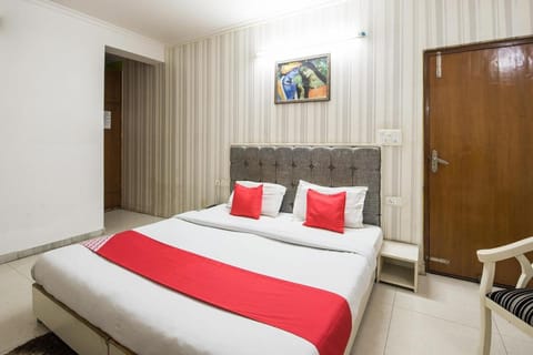 OYO Hotel Silver Leaf Near Iskcon Temple Noida Hotel in Noida