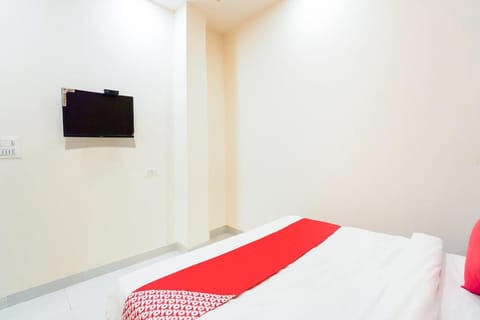 OYO Hotel Ramji 7 Grand Near M2k Cinemas Rohini Hotel in Delhi