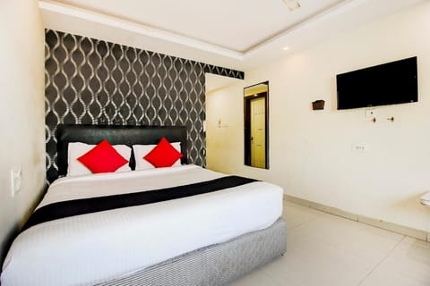 Capital O Hotel Sri Sai Inn Near Snow World Hotel in Hyderabad