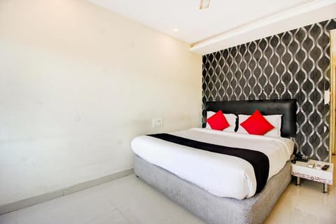 Capital O Hotel Sri Sai Inn Near Snow World Hotel in Hyderabad