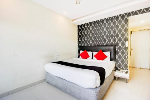 Capital O Hotel Sri Sai Inn Near Snow World Hotel in Hyderabad