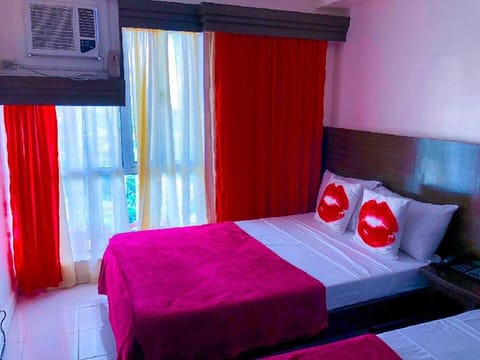 Rouge Suite - Balcony   Taal View  Wifi Netflix Vacation rental in Tagaytay