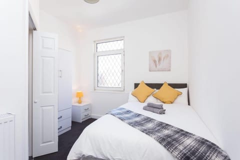 Townhouse @ 76 Clare Street Stoke Vacation rental in Newcastle-under-Lyme