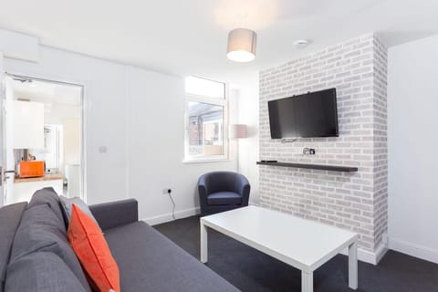 Townhouse @ 76 Clare Street Stoke Vacation rental in Newcastle-under-Lyme