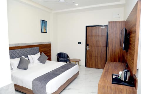 Hotel Suvin Residency with Infinity Pool & Mountain View Hotel in Udaipur