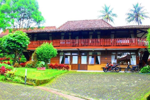 Erema Village - Rumah Kayu 1 | Cisarua | VacationRenter