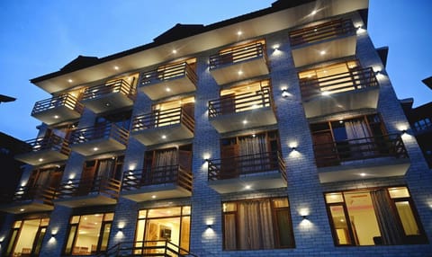 Treebo Trend Hotel Dev With Valley View Mall Road Hotel in Manali