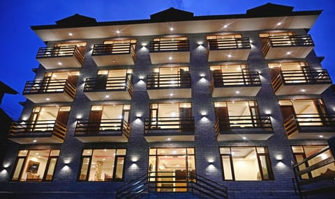 Treebo Trend Hotel Dev With Valley View Mall Road Hotel in Manali