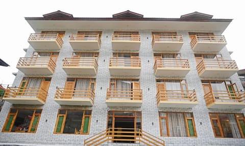 Treebo Trend Hotel Dev With Valley View Mall Road Hotel in Manali