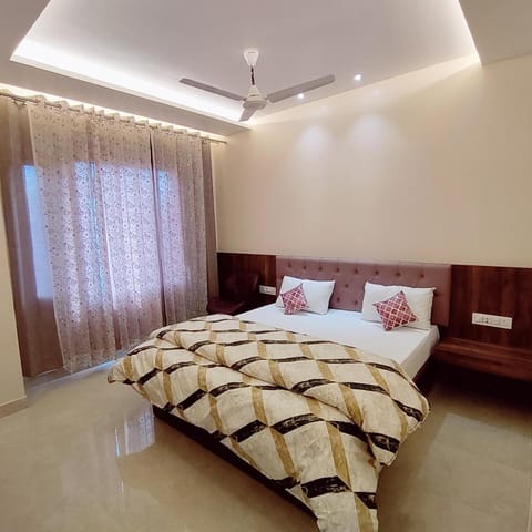 Hotel Luxuria Vacation rental in Ludhiana