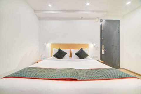 Super OYO Townhouse 777 - A3 empire Hotel in Hyderabad