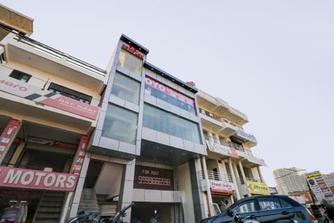 OYO Hotel Avenue Residency Near Noida Sector 81 Metro Station Hotel in Noida