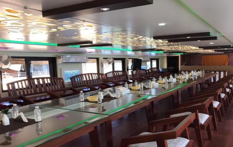 Premium Luxury Houseboat Angelegtes Boot in Alappuzha