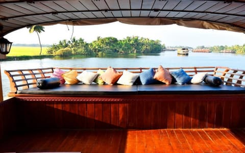 Premium Luxury Houseboat Bateau amarré in Alappuzha
