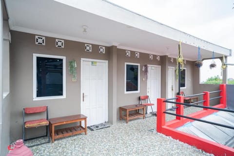 RedDoorz @ Oro Oro Ombo Batu Vacation rental in Batu