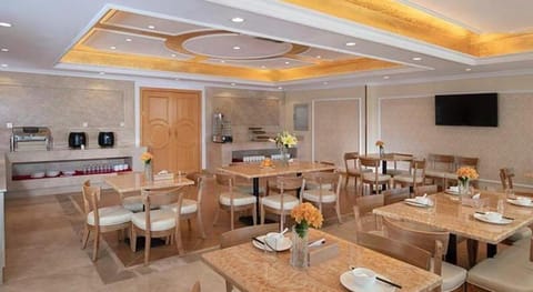 Vienna Hotel Zhangzhou Jiaomei Wanyi Square Vacation rental in Xiamen