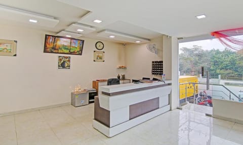 Treebo Amaya Inn Sector 72 Vacation rental in Noida