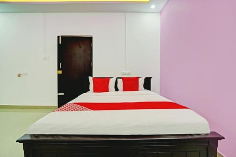 OYO Flagship Fairland Guest House Hotel in Thiruvananthapuram