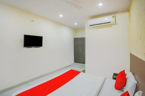 OYO Flagship Hotel Sun Shine Vacation rental in Noida