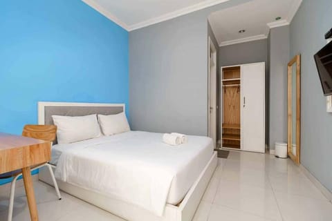 Wisma KPBD Residence Syariah Redpartner Hotel in South Jakarta City