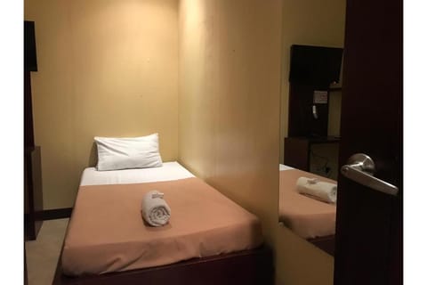 OYO 762 Laurien Hotel Hotel in Batangas