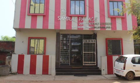 Goroomgo Samrat Palace Puri Vacation rental in Puri