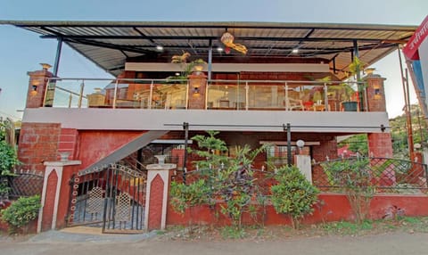 Hotel Green Woods 1 km from Main Market Vacation rental in Mahabaleshwar