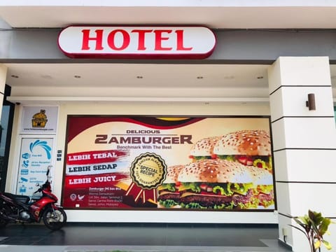Hotel Zamburger Laurence Melaka - Marina Well Hôtel in Malacca