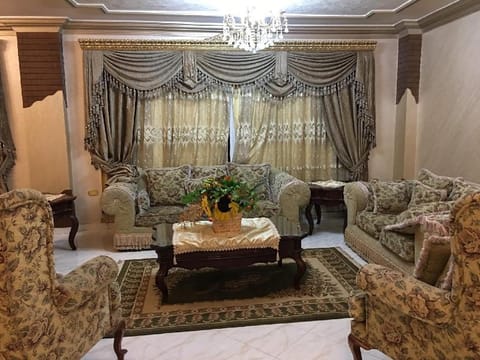 Whole residence at the pyramids! Huge Vacation rental in Cairo