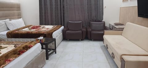 Days Inn Gulberg Vacation rental in Lahore