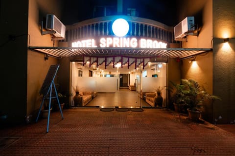 Treebo Spring Brooks, Kalyani Nagar Vacation rental in Pune