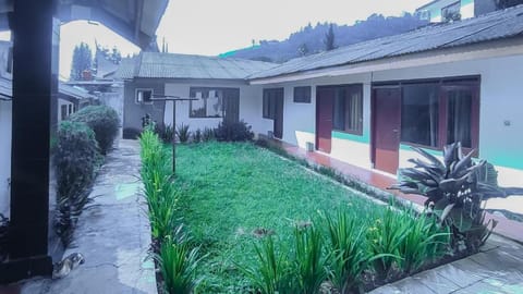 Burangrang Village Mitra RedDoorz Vacation rental in Cisarua