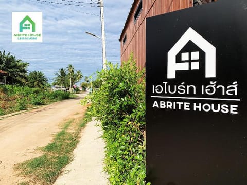 Tiny house on Koh Lanta only 2 minutes walk to the beach Casa vacanze in Sala Dan